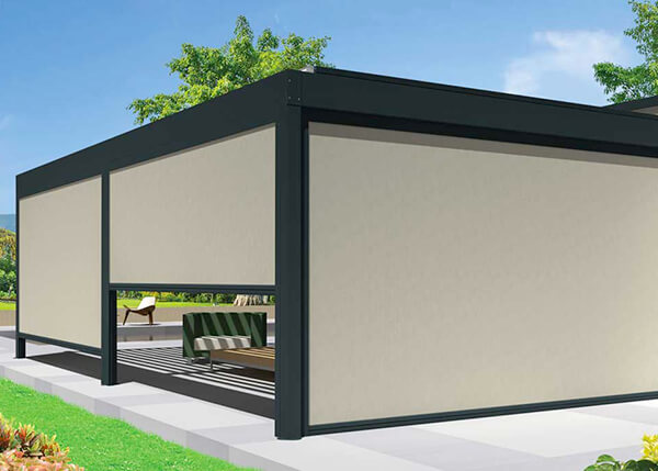Pergola ou claustra bioclimatique avec rideaux